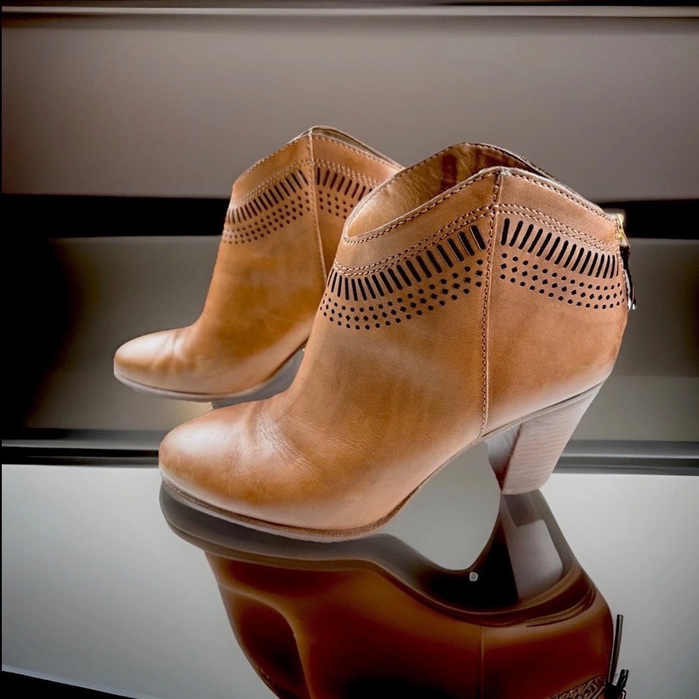 Leather Ankle Booties Womens 9.5 W Cognac Perforated Block Heel Zip Almond Toe